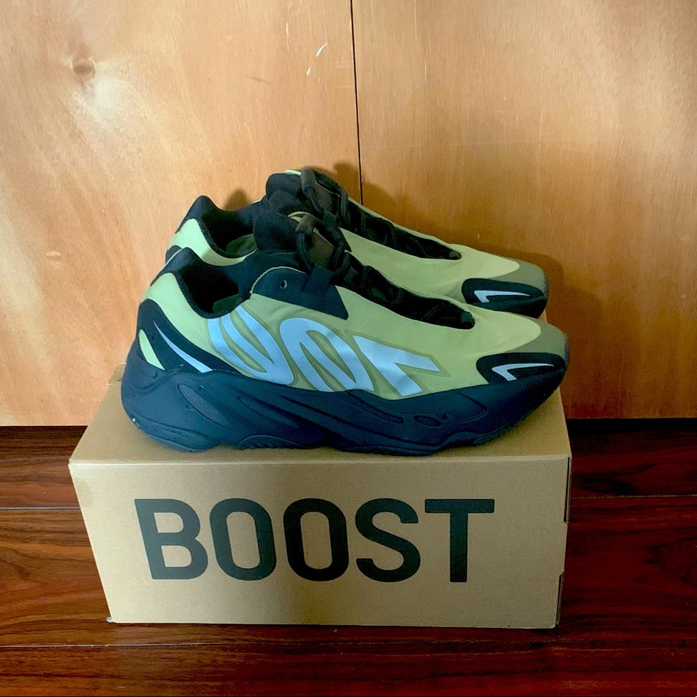 Size 8.5(W) Yeezy Adidas Boost 700 MNVN “Resin”